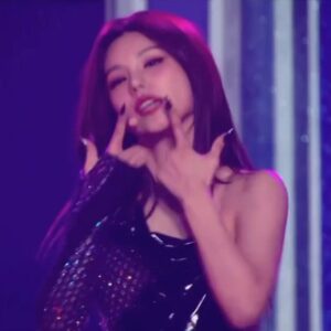 Park Jin-young Instagram - #ITZY #MIDZY
#ITZYComeback
#ITZY_CHESHIRE
@itzy.all.in.us

그냥 멋있어...♡
멋진 컴백 무대 측하해!!

They're just simply amazing♡
Congrats on your wonderful comeback stage!!