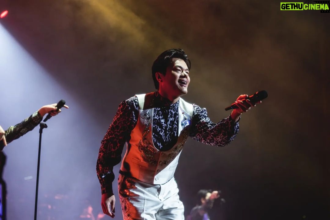 Park Jin-young Instagram - #GrooveBackTourLA #GrooveBackTourNY #JYPark 투어 마지막 공연을 잊지 못할 뜨거운 공연으로 만들어주신 LA 팬분들 정말 감사드려요. 뉴욕 공연어 오신 분들도 마찬가지구요. 다음 공연에서 다시 만나요!♡ LA, thank you for making the final show of the tour an unforgettable one. NY, you guys were amazing also. See you in the next one!