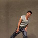 Park Jin-young Instagram - #GrooveBack원포인트레슨 #GrooveBackDanceTutorial 1. 골반 돌릴 때 정박에 왼쪽 2. 골반 돌릴 때 높낮이 차이 3. 스텝 밟을 때 무릎 벌리기 4. 방향 회전 시 팔 이용 5. 다리 밀 때 대각선 6. 팔 돌릴 때 팔꿈치 고정 #JYPark #박진영 #GrooveBack