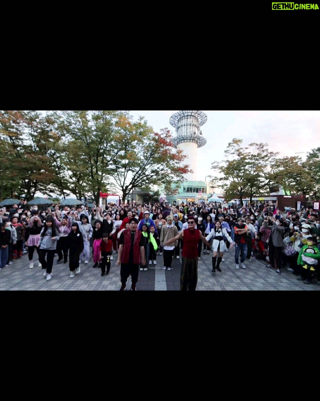 Park Jin-young Instagram - "Groove Back" Dance Challenge Seoul 음악을 만들고 춤을 만들 때 마음 속으로 꿈 꾸는 장면이 바로 이런 장면이거든요^^ 다들 함께해줘서 정말 고마워요♡ 다음은 바르셀로나! Plaça del Mar 10/16(일) 4PM This is what you dream of when you're making a song or a dance :) Thank you for making my vision come true♡ Next is Barcelona! Plaça del Mar 10/16(일) 4PM #JYPark #박진영 #SHINDONG #신동 #Gotoe #고퇴경 #GrooveBack #그루브백