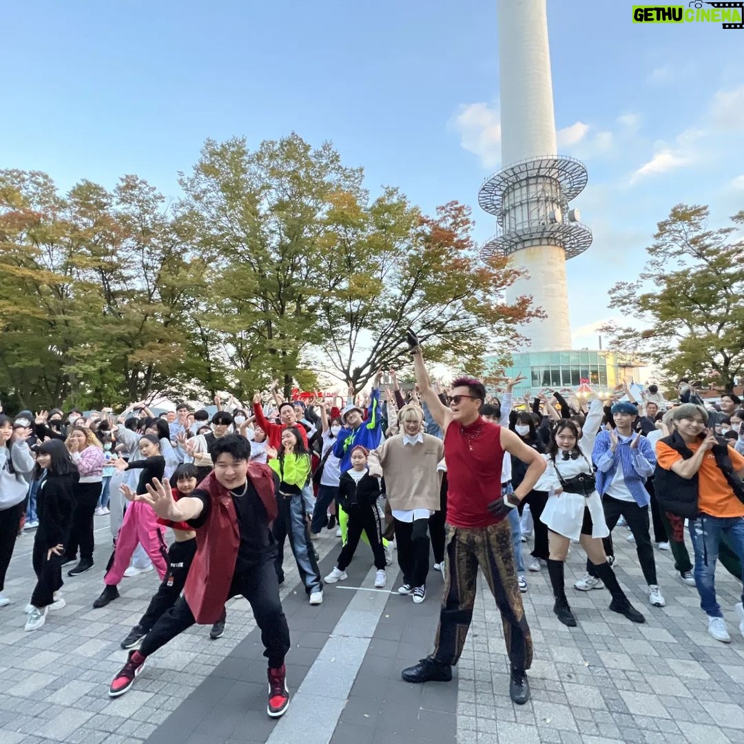 Park Jin-young Instagram - "Groove Back" Dance Challenge 서울 찍고 다음은 바르셀로나! 오늘 와주신 모든 분들 정말 정말 감사드려요♡ 덕분에 재밌어 죽는 줄...^^ 바르셀로나 준비됐나요? Seoul down and on to Barcelona! Thank you so much for coming out. Had a blast!!♡♡ Barcelona are you ready? #JYPark #박진영 #SHINDONG #신동 #SUPERJUNIOR #슈퍼주니어 #GrooveBack #그루브백