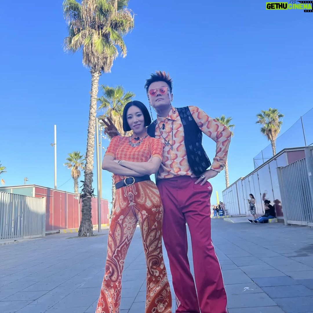 Park Jin-young Instagram - #GrooveBack_Barcelona #GrooveBackChallenge #그루브백챌린지 #박진영_스페인 #LiaKim #리아킴 #Gotoe #고퇴경 #GrooveBack Thank you Spain for your overwhelming love and support. Won't be able to forget it! Now Bangkok are you ready? See you on the 19th at the Giant swing 2pm!