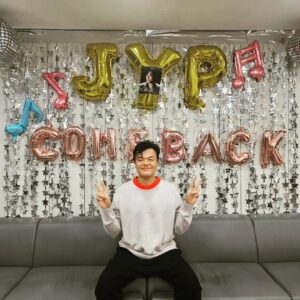 Park Jin-young Instagram - #ChangedMan #골든걸스 #Goldengirls
#JYPark #Soulmate #Musicbank

와 오늘 뮤뱅 대기실에 왔더니 골든걸스 제작진분들이 깜짝 데코레이션을 ㅜㅜ
그리고 오늘 방청 와주신 Soulmate 정말 고마워요!!♡♡

What a pleasant surprise from the Goldengirls staff in my green room TT
And my beautiful soulmates coming out for the show,
Thank you so much!♡♡