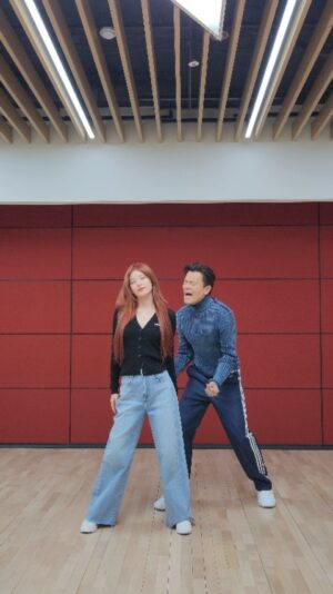 Park Jin-young Instagram - #ChangedMan with #ITZY #YEJI 💖 
@itzy.all.in.us
#JYPark #박진영 #있지 #예지 💖