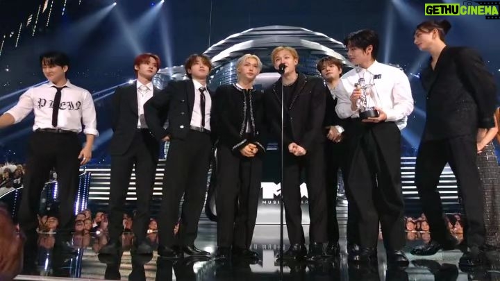 Park Jin-young - 125.1K Likes - #StrayKids #스트레이키즈
#VMA #VMAs #MTV
#YouMakeStrayKidsStay
@VMAs @MTV
정말 쉽지 않은 길을 묵묵히 참아내고 이겨내면서 와준 걸 알기에 이 상이 더욱 값지고 빛나 보인다. 정말 축하해!!^^
Knowing how many hardships you had to persevere and overcome, the trophy looks so shiny today. Congrats!! :)