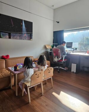 Park Jin-young Instagram - #JYPapi #Familytime
연말에 너무 못 놀아줘서♡
Making up the missed daddy-daughters time♡