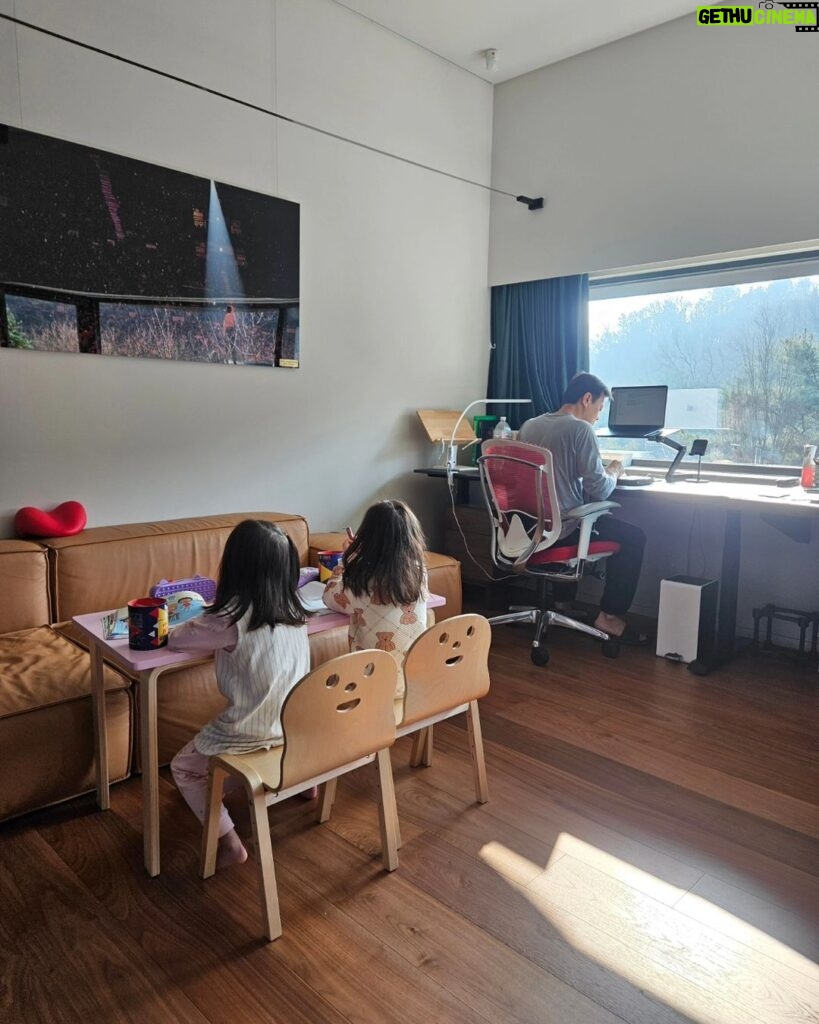 Park Jin-young Instagram - #JYPapi #Familytime 연말에 너무 못 놀아줘서♡ Making up the missed daddy-daughters time♡