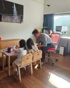 Park Jin-young Instagram - #JYPapi #Familytime 연말에 너무 못 놀아줘서♡ Making up the missed daddy-daughters time♡