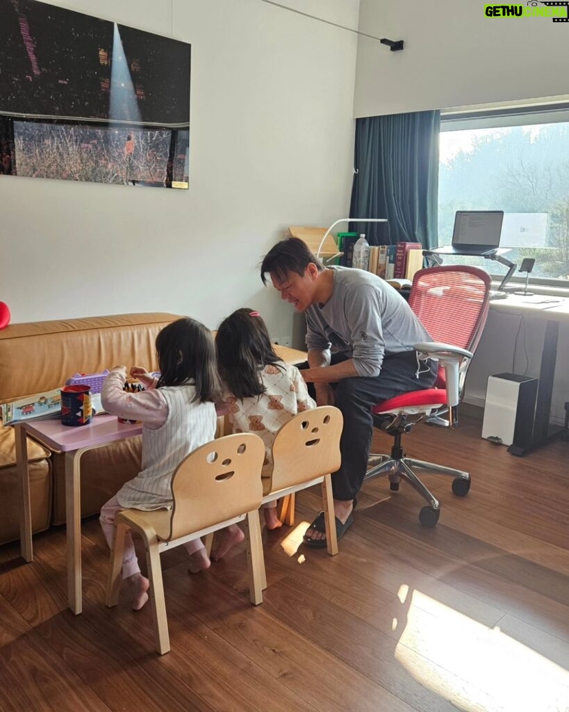 Park Jin-young Instagram - #JYPapi #Familytime 연말에 너무 못 놀아줘서♡ Making up the missed daddy-daughters time♡