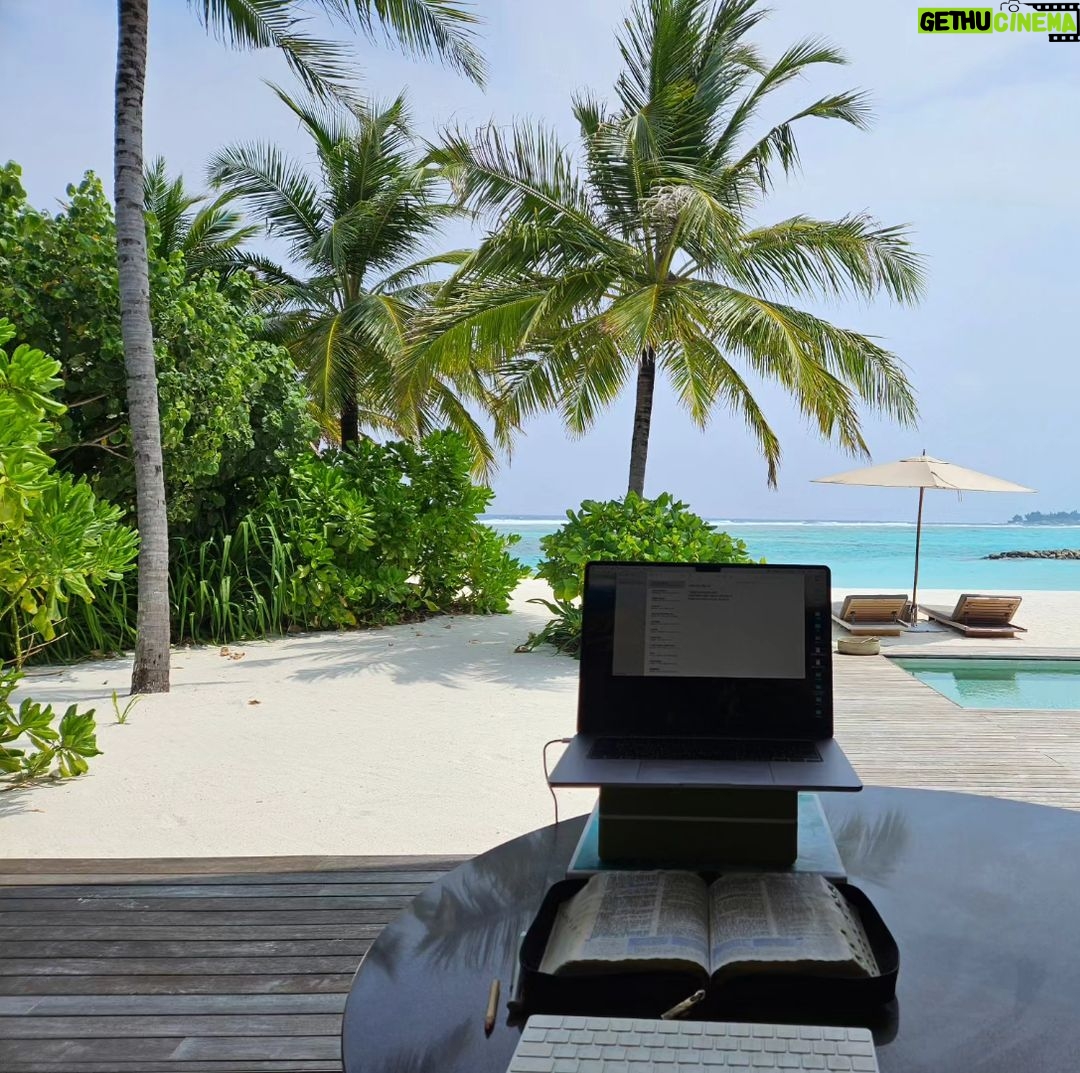 Park Jin-young Instagram - #JYPBible in Maldives. 자연 속에서 자연을 만든 분이 준 책을 읽을 수 있다는 게 정말 너무 너무 감사하네요. 가족들 챙기는 것도 중요하지만 사이사이에 자기만의 시간을 꼭 갖는 연휴가 되길 빌어요. Reading the book that the creator of the nature gave me in the middle of the beautiful nature itself. So humbling. Hope you have a great weekend by giving youself the time that you need.