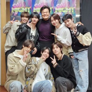 Park Jin-young Instagram - 다들 와서 즐겨줘서 너무 고마워!
덕분에 완전 힘 났어!!♡

Thank you for coming out and enjoying my show!
Force multiplied!!♡