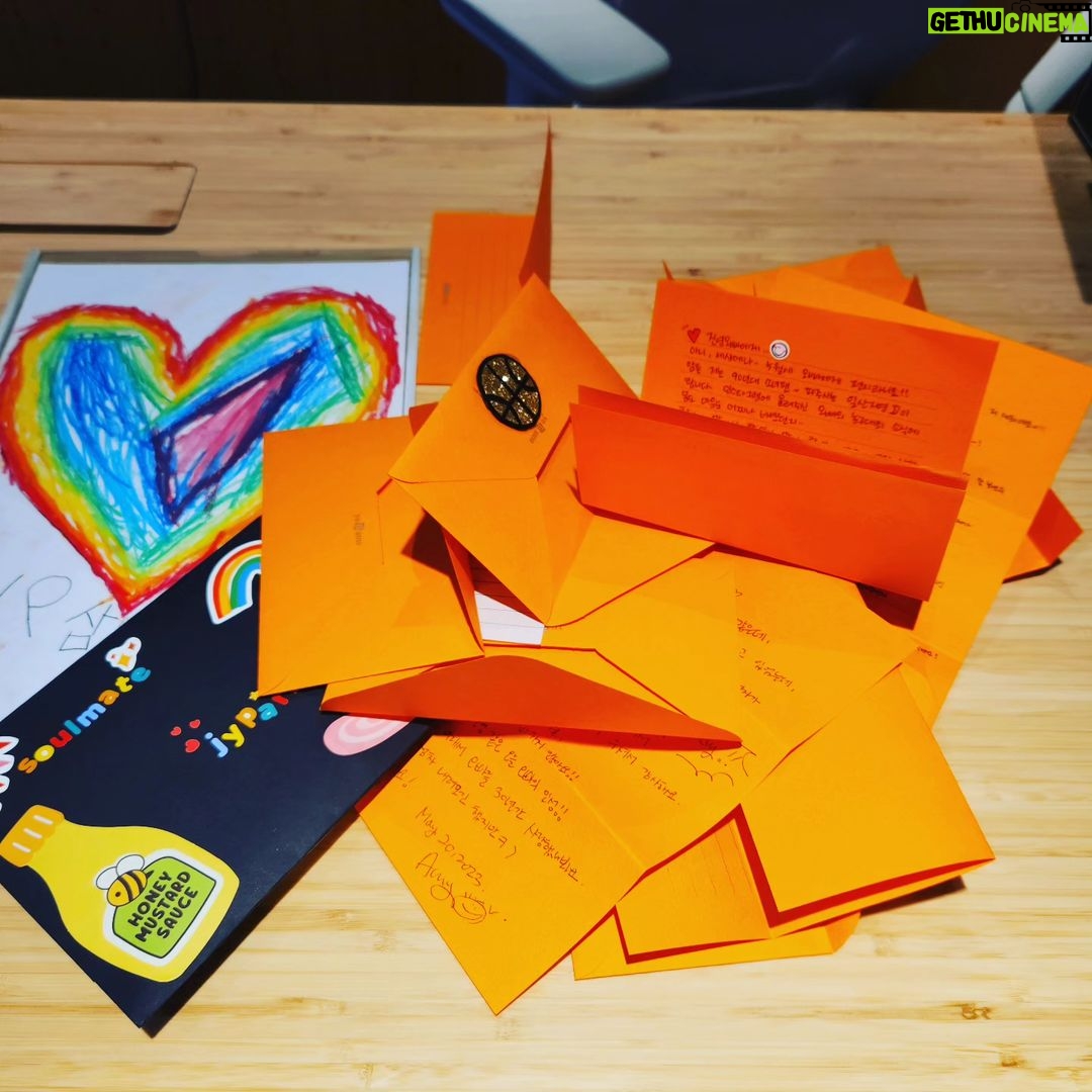 Park Jin-young Instagram - #JYParkSoulmate 아직도 팬레터를 읽는 기쁨을 주는 팬들... 농구대회를 하니 이런 기쁨이 있네요♡ 6월에 대회 하나 더 참가해야겠다^^ My soulmates still giving me the joy to read letters... Great part about attending a basketball tournament is to meet you guys♡ Guess I better enter another one in June:)