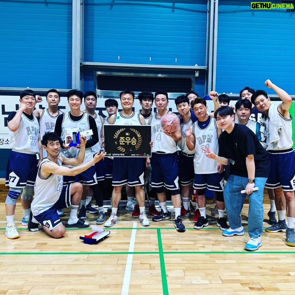 Park Jin-young Instagram - #JYPbasketball #남양주시장기배농구대회 #NamyangjuMayerCupBasketballTournament #BPM농구팀 #BPMbasketballteam 아쉽게 준우승^^;; 그래도 응원와주신 팬분들, 그리고 열심히 뛰어준 멤버들 고마워요! 준우승이 우승을 더욱 달콤하게 해주겠죠♡ Finished 2nd place :) But still so thankful to my fans who came out to support us and also my teammates who battled with me! I believe finishing 2nd place will make the championship sweeter♡