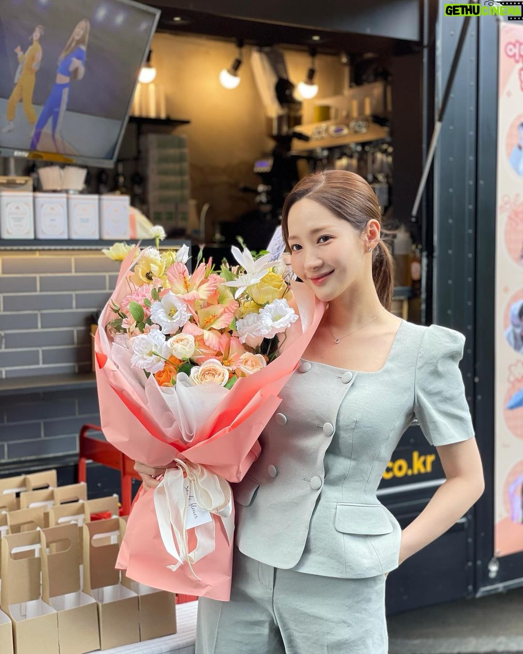 Park Min-young Instagram - 진짜 내가 아무리 생각해도 콩알들은 최고인듯 love you to the moon and back♥️ #pmyfanunion