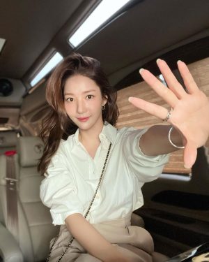 Park Min-young Instagram - 👋🏻
