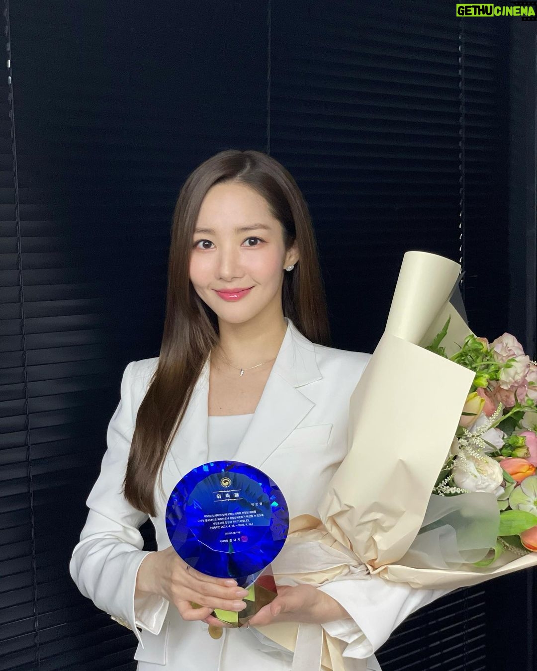Park Min-young Instagram - 2021년 국세청 홍보대사가 되었습니다. 감사한 자리 주신만큼 성실납세문화조성에 도움이 될 수 있도록 열심히 활동하겠습니다! 💙