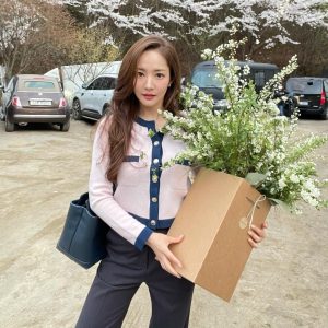 Park Min-young Instagram - My favorite season of the year🌸