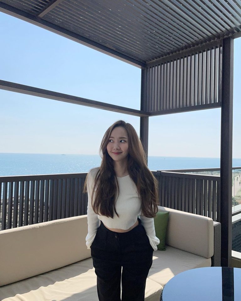 Park Min-young Instagram - 🐳 🎵