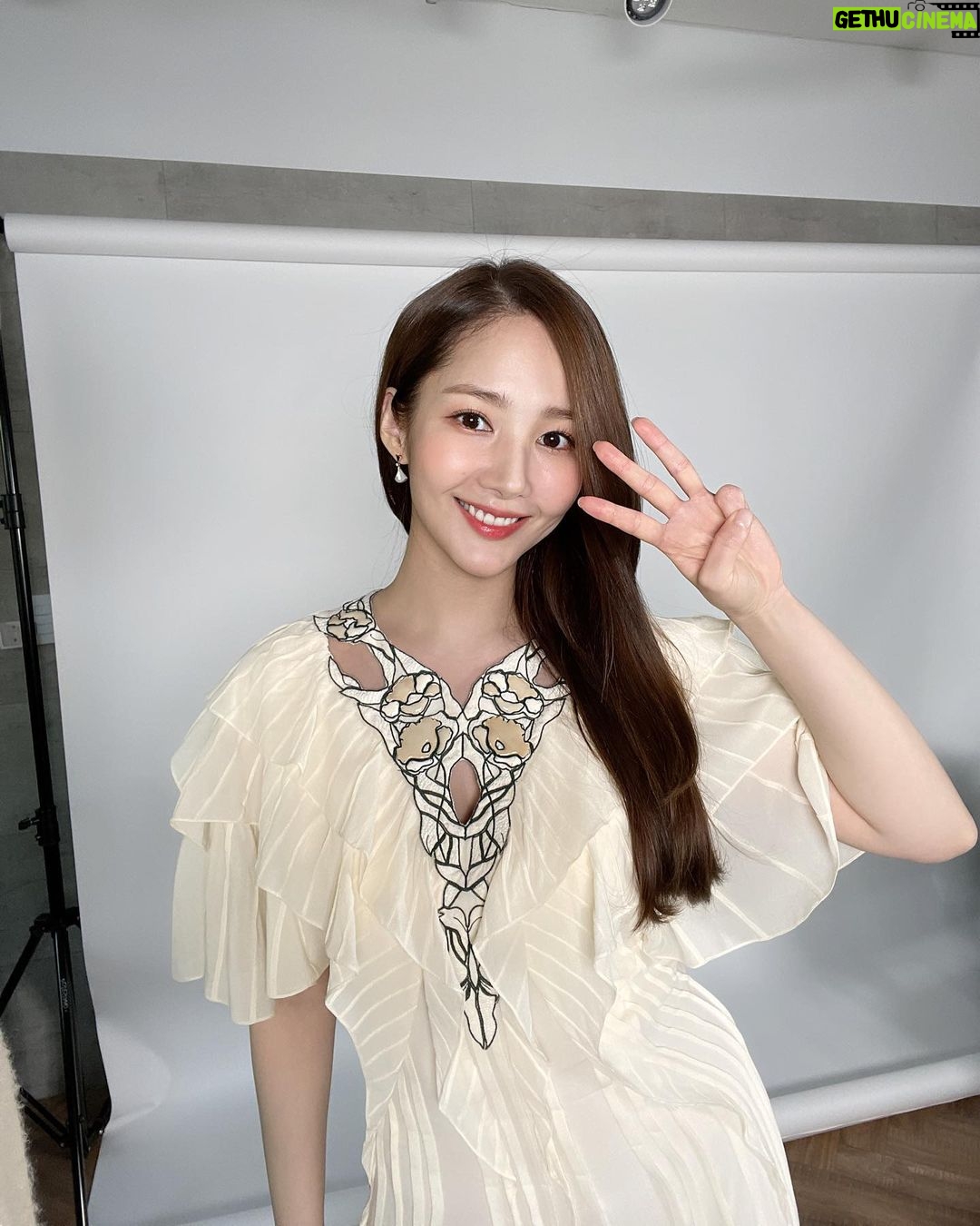 Park Min-young Instagram - 범인은바로너 마지막시즌! #bustedseason3