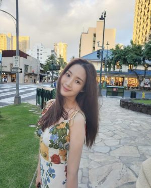Park Min-young Instagram - 🌴