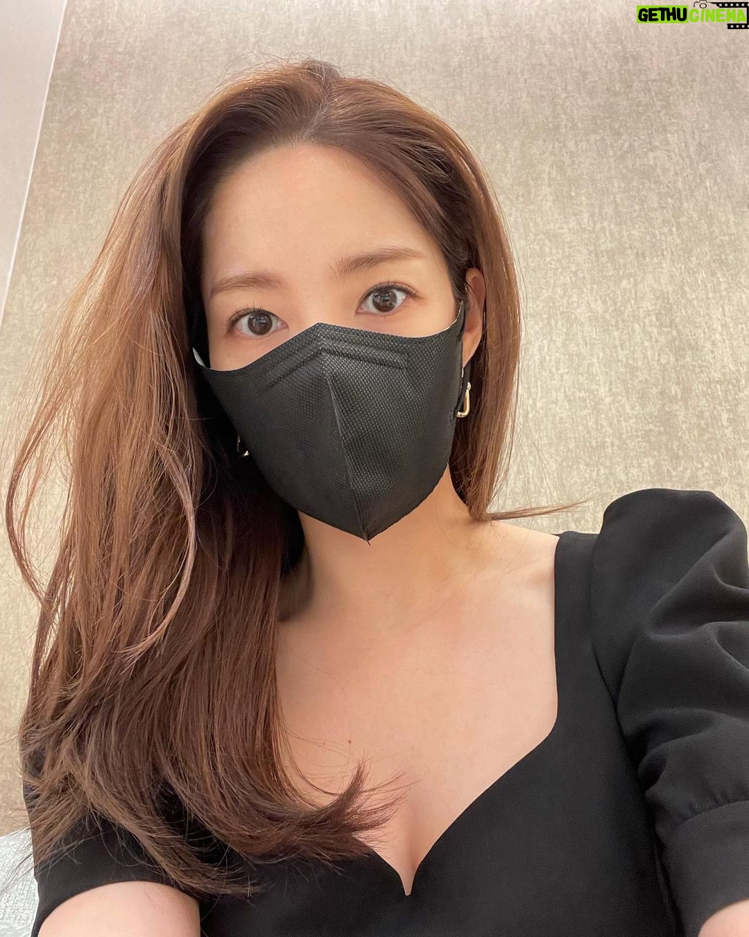 Park Min-young Instagram - 어제 하루의 기록 #familydinner🎂