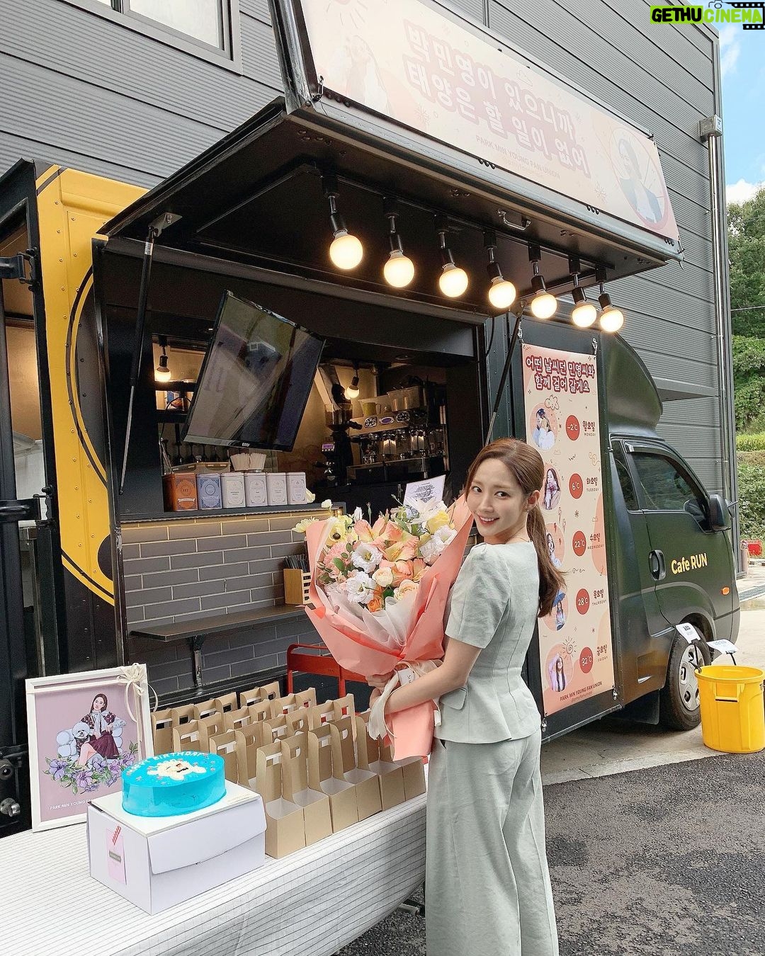 Park Min-young Instagram - 진짜 내가 아무리 생각해도 콩알들은 최고인듯 love you to the moon and back♥️ #pmyfanunion