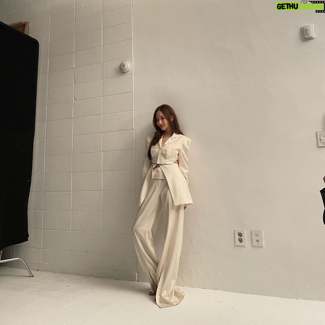Park Min-young Instagram - 🤍#shootingday