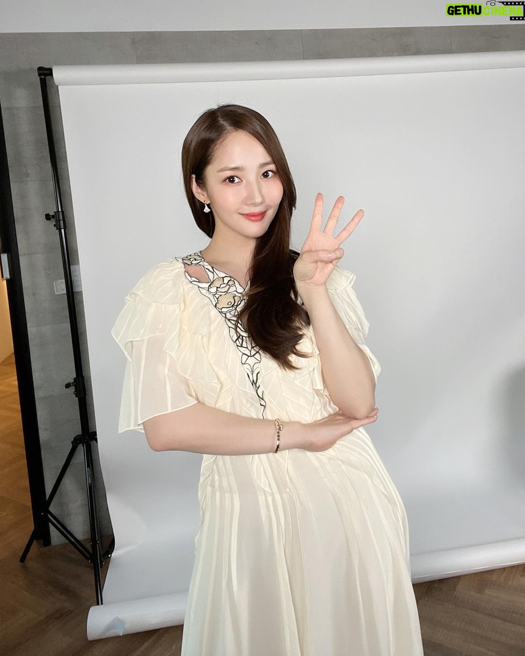 Park Min-young Instagram - 범인은바로너 마지막시즌! #bustedseason3