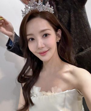 Park Min-young Instagram - 내일이 기대될 수 있게 저를 다시 일으켜주신 모든분들 감사드리며

두번째 기회가 필요한 모든분들께 
희망을 느낄 수 있는 8주간이었기를 바랍니다. 

행복해져라 지원+투지 💙🐈

#내남편과결혼해줘