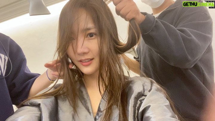 Park Min-young Instagram - #playingwithmyhair 💇🏻♀️