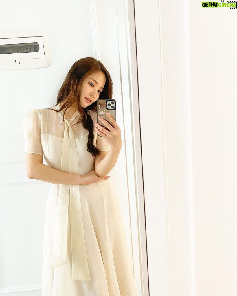 Park Min-young Instagram - 🧡