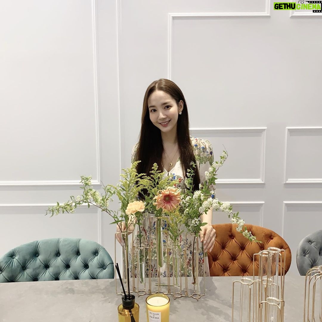 Park Min-young Instagram - 어버이날디너준비중 🌷 🍝 🥩 힛