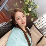 Park Min-young Instagram - 반갑다, 봄 🌱
