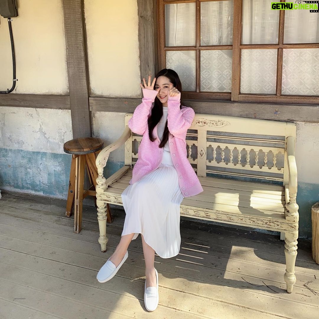 Park Min-young Instagram - 참 추웠던 두사람, 이제는 행복하기를!💗함께 해주신 모든 날씨식구들 감사합니다. - 해원 -