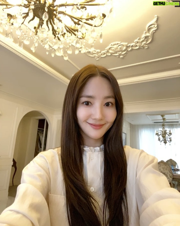Park Min-young Instagram - 유튜브 오고있다 오고있다 🎬 #youtuber