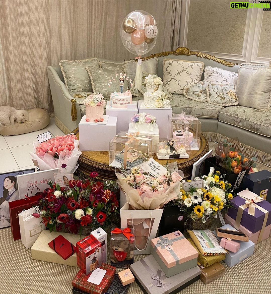 Park Min-young Instagram - ęł ë§ěě love you all, my beans đ¤