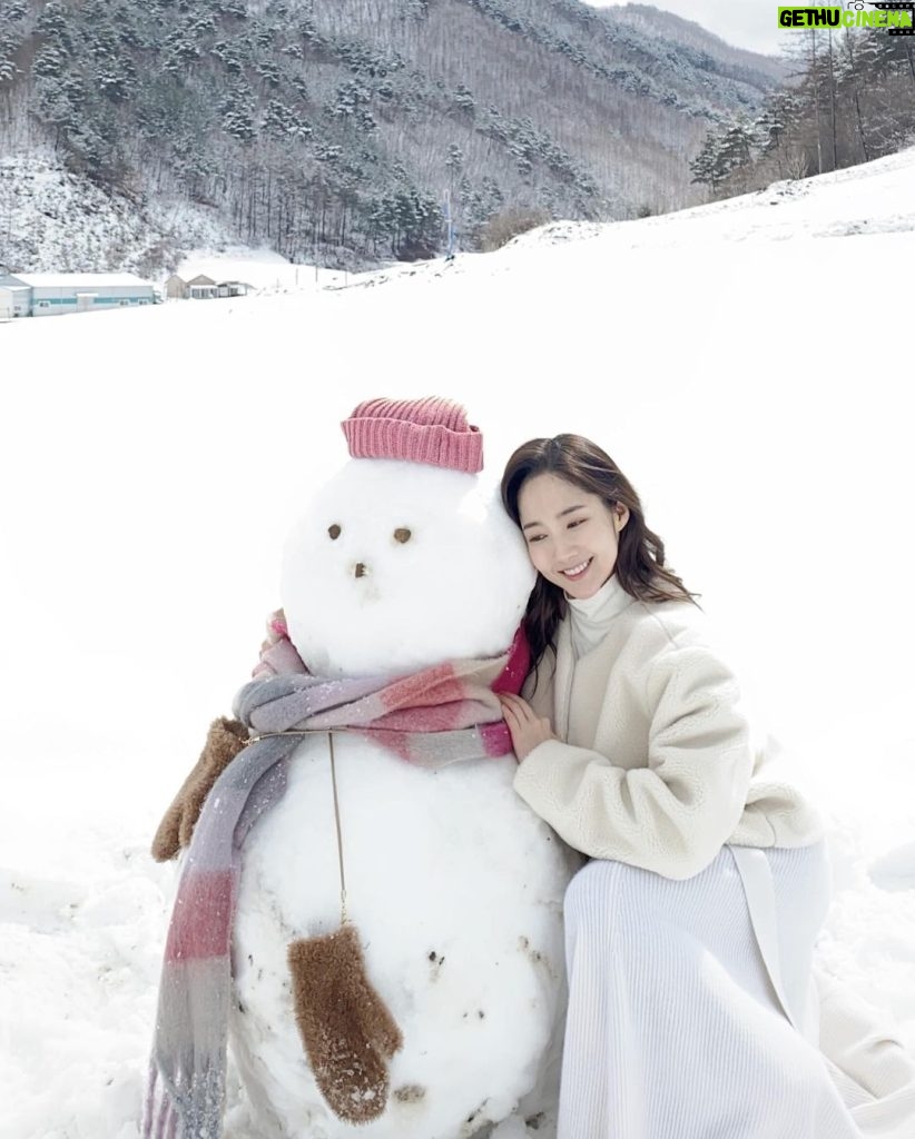 Park Min-young Instagram - ☃️ Do you wanna build a snowman?