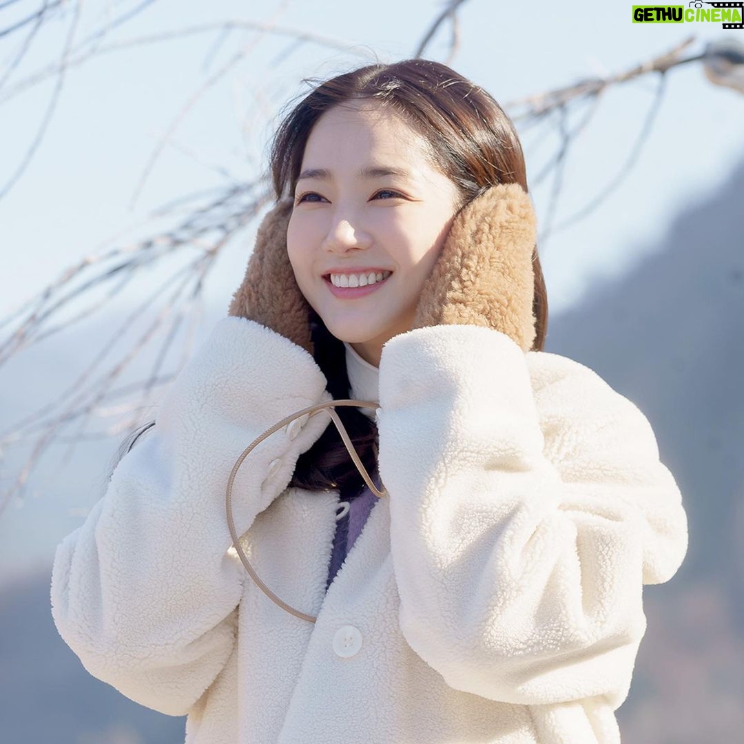 Park Min-young Instagram - D-day has come! 오늘밤 9시30분 jtbc에서 만나요 #날씨가좋으면찾아가겠어요 ❄️🤍