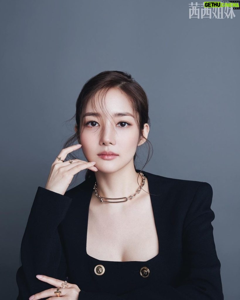 Park Min-young Instagram - 🖤-🤍