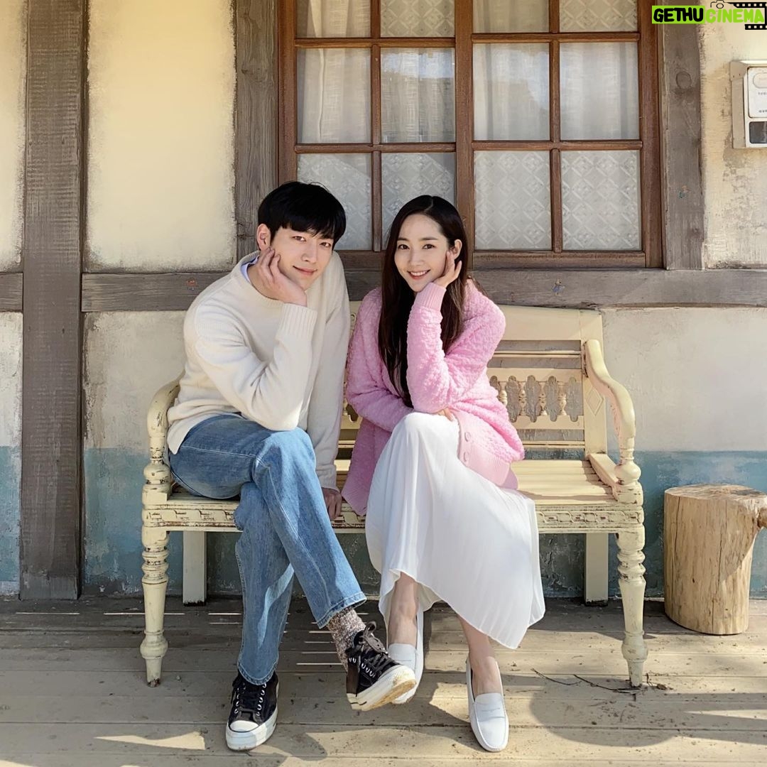 Park Min-young Instagram - 참 추웠던 두사람, 이제는 행복하기를!💗함께 해주신 모든 날씨식구들 감사합니다. - 해원 -