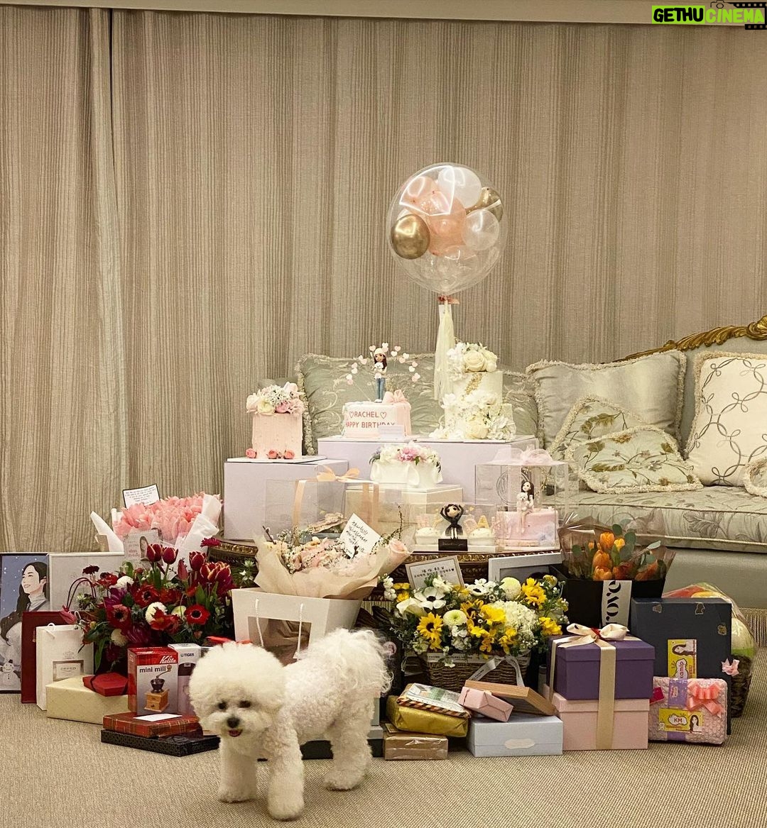 Park Min-young Instagram - ęł ë§ěě love you all, my beans đ¤