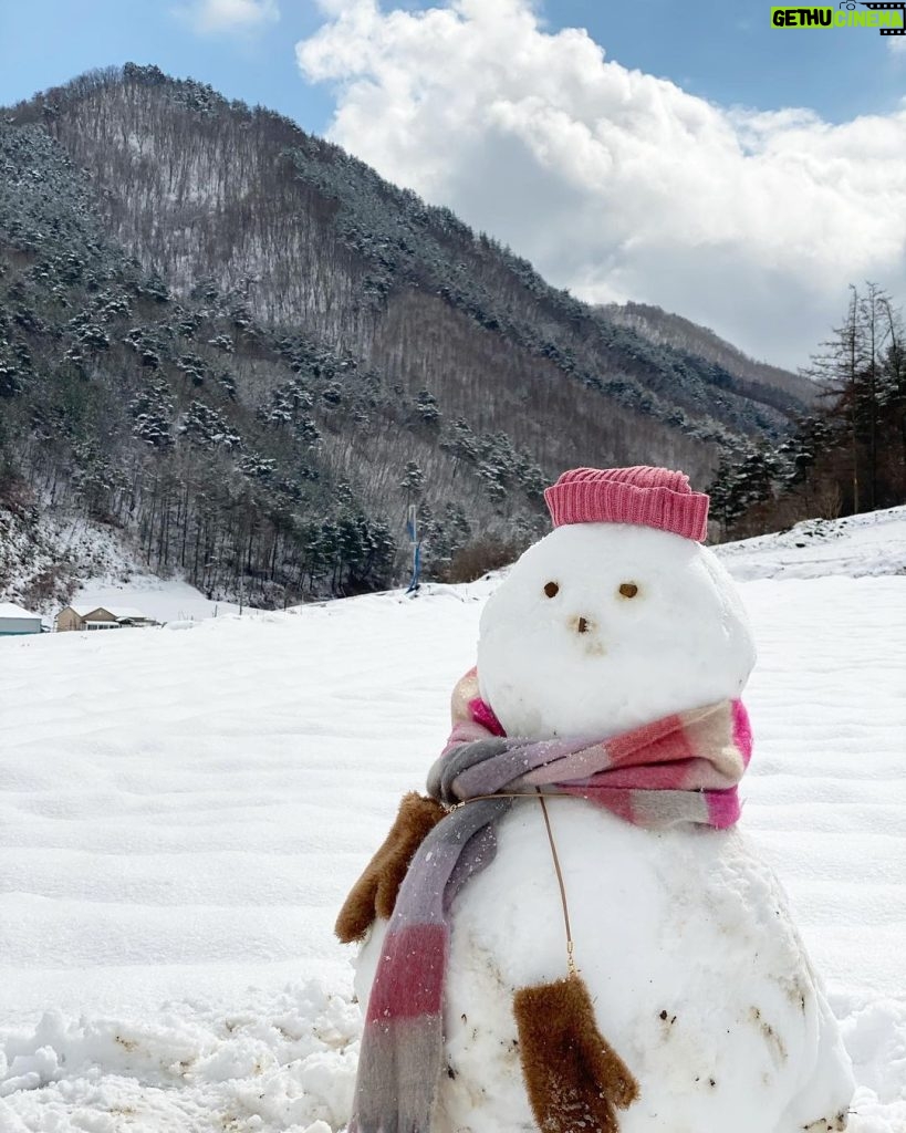 Park Min-young Instagram - ☃️ Do you wanna build a snowman?