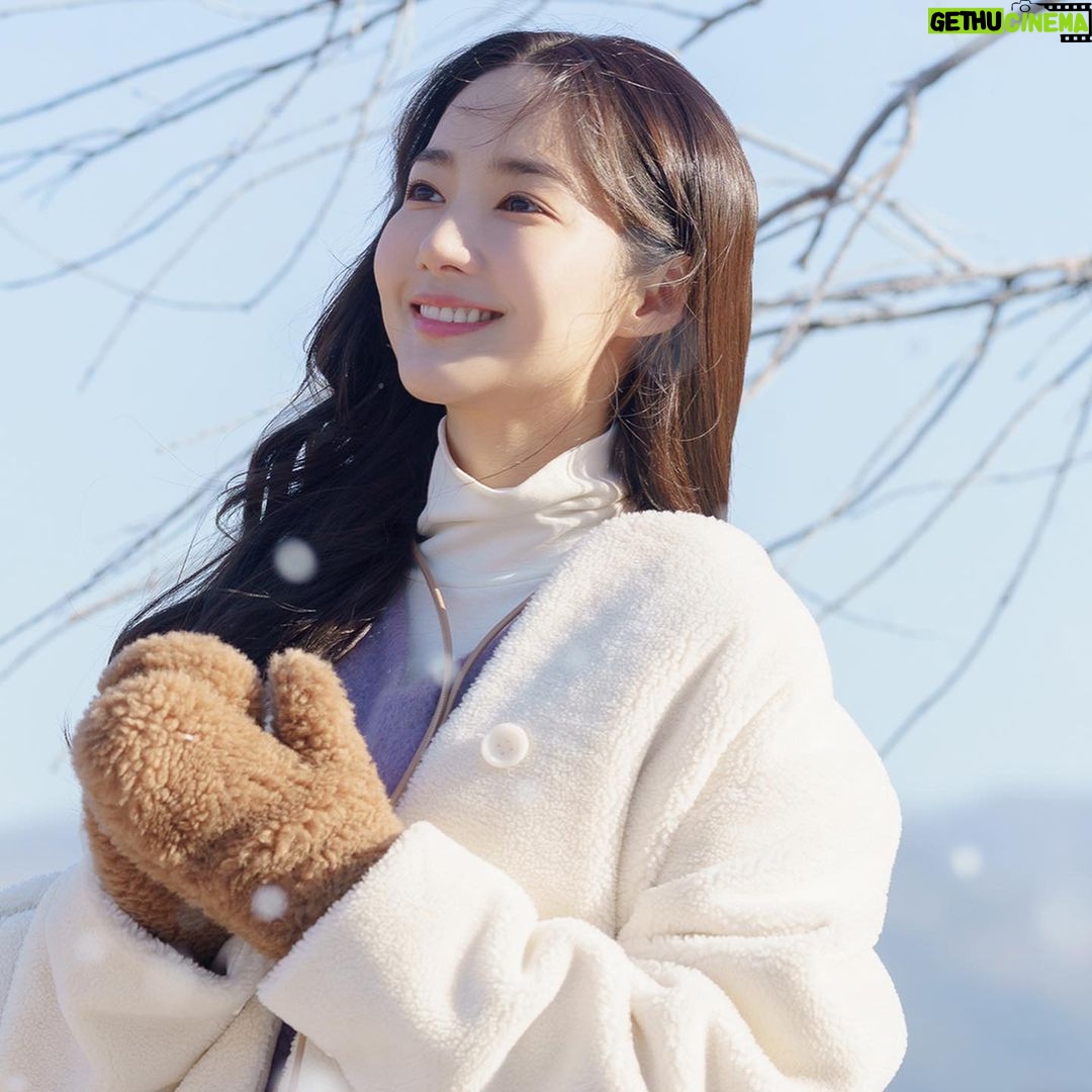 Park Min-young Instagram - D-day has come! 오늘밤 9시30분 jtbc에서 만나요 #날씨가좋으면찾아가겠어요 ❄️🤍