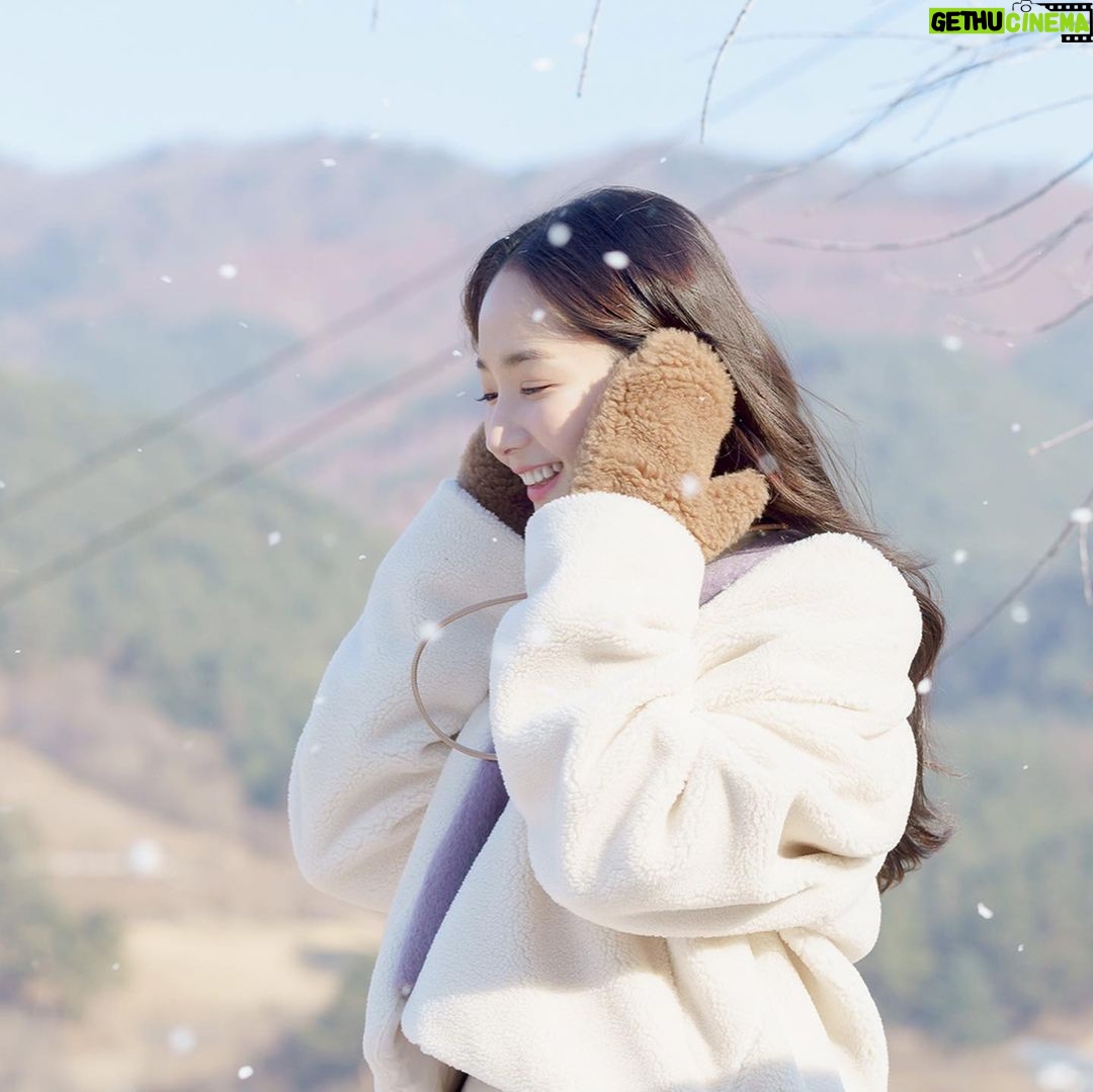 Park Min-young Instagram - D-day has come! 오늘밤 9시30분 jtbc에서 만나요 #날씨가좋으면찾아가겠어요 ❄️🤍