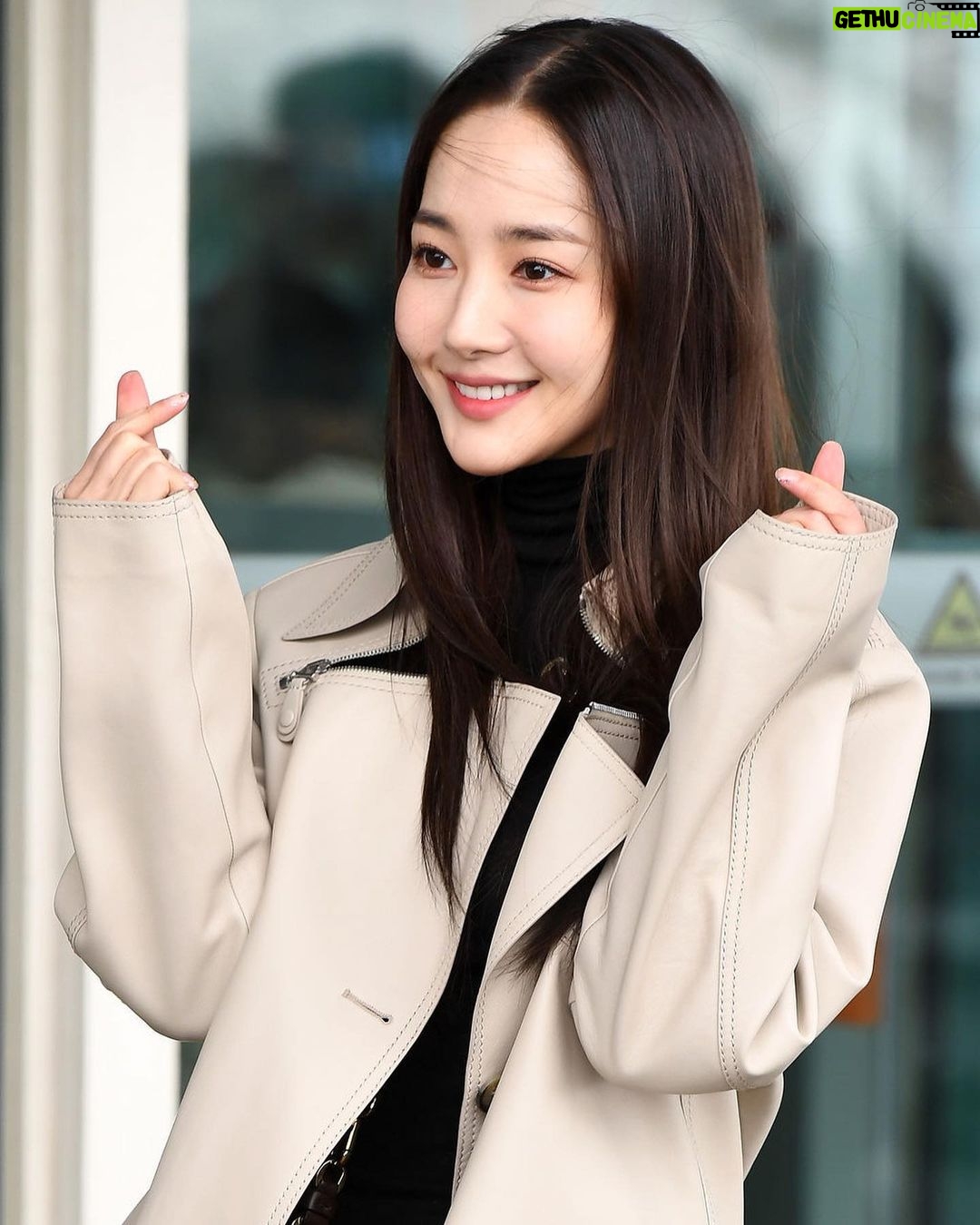 Park Min-young Instagram - #광고모델 얼른 다녀올게요 #milanofashionweek🇮🇹 for @tods 🤎