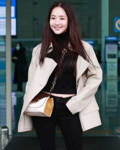 Park Min-young Instagram - #광고모델 얼른 다녀올게요 #milanofashionweek🇮🇹 for @tods 🤎