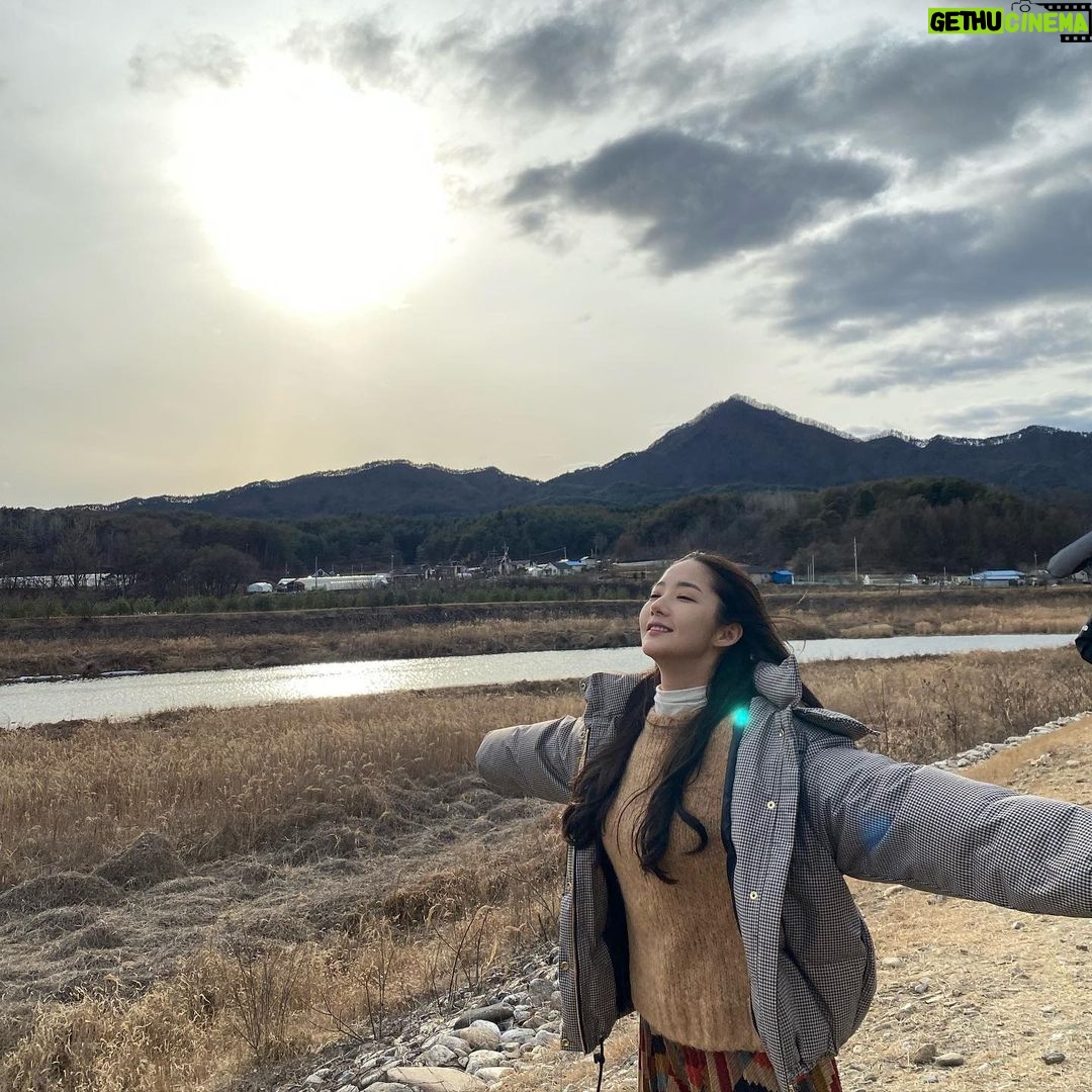 Park Min-young Instagram - 이틀동안 먹은 떡국이랑 전이 강원도 칼바람에 다 날라갔다 #happylunarnewyear ☀️#날씨가좋으면찾아가겠어요