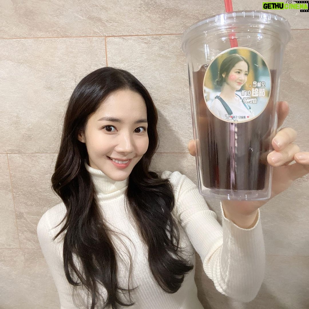 Park Min-young Instagram - κΉμ§μ΄μΌπ€κ³ λ§μμ #콩μλ¨ #μ¬λν΄μ