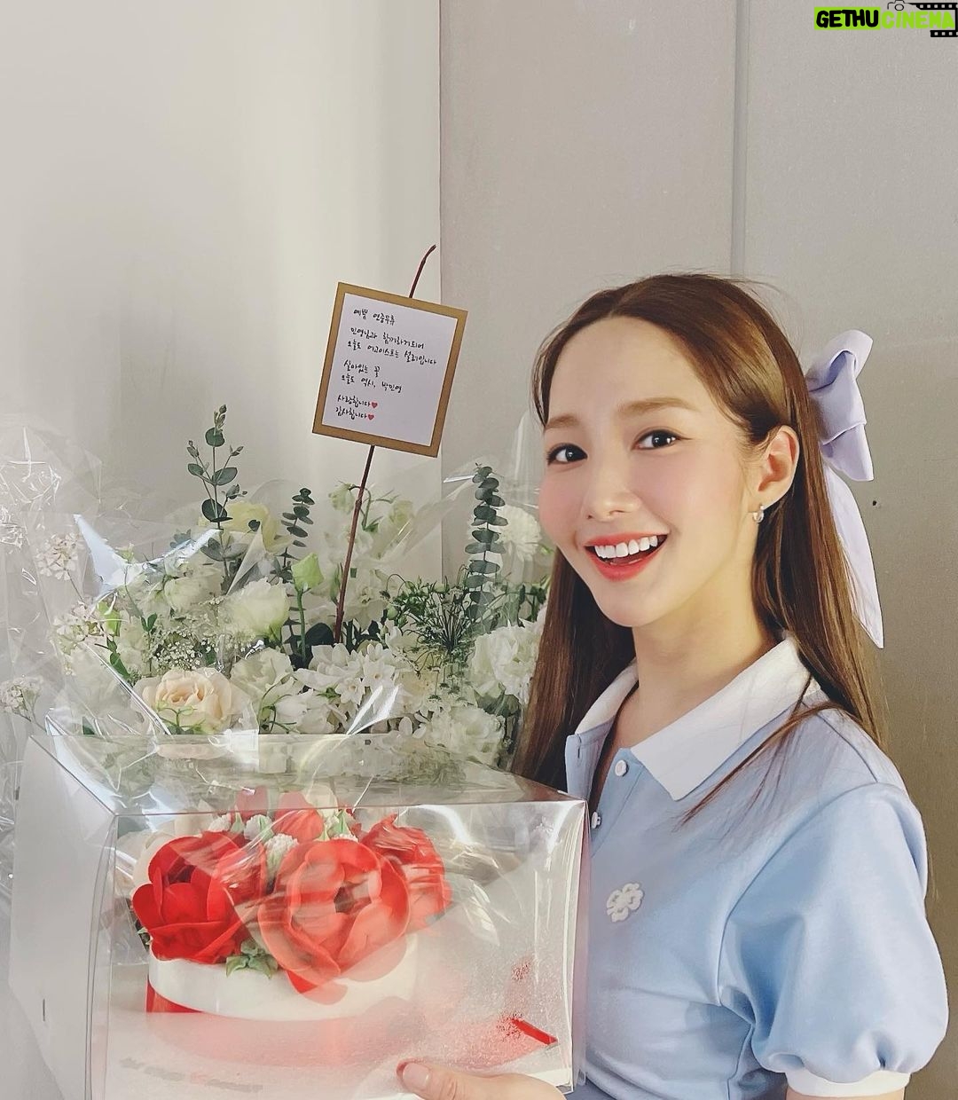 Park Min-young Instagram - 에고이스트와 함께하는 봄촬영 예쁘다💜#egoist