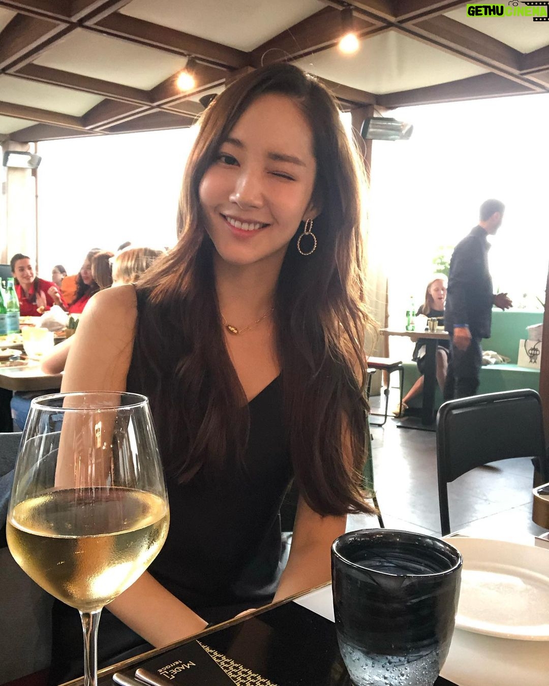 Park Min-young Instagram - π·λ‘λ§μ μμΈλ³΄λ€ μμμ λλμ£Ό #oldpic